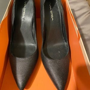 Via spiga black pumps